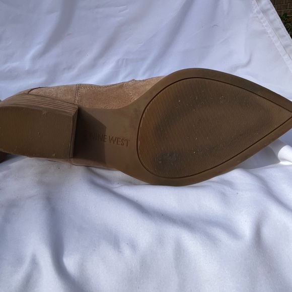 Nine West bootie, size 6.5 - Picture 5 of 7
